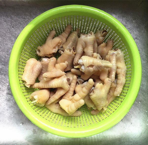 Steamed Chicken Feet with Tempeh recipe