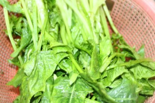 Spinach Mixed with Peanuts recipe