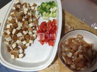 Stir-fried Dried Diced Pork with Bacon Skin recipe