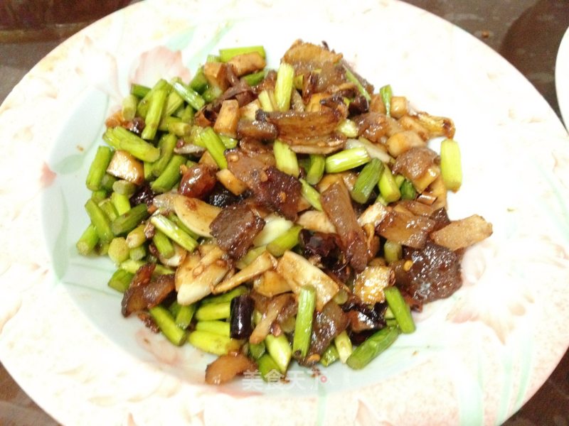 Stir-fried Bacon with Sand Tea and Garlic Moss recipe