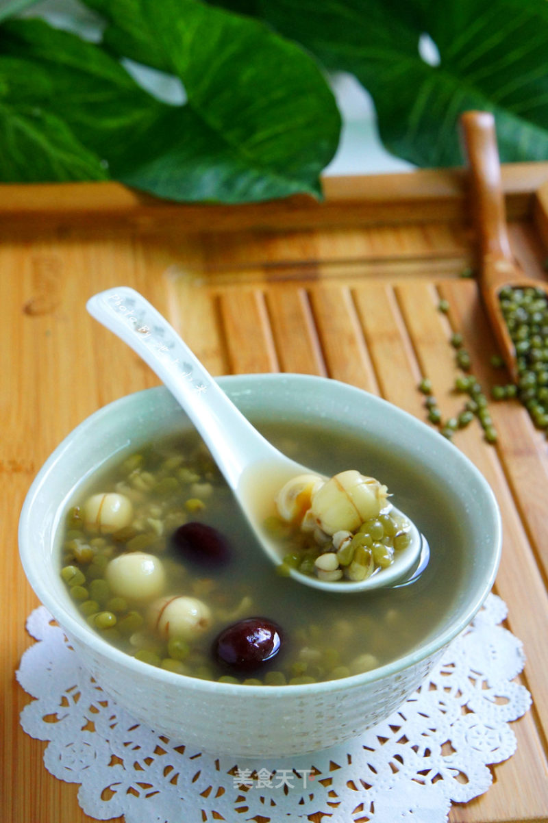 Mung Bean and Lotus Seed Soup recipe