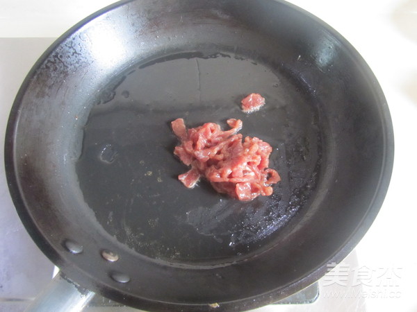 Stir-fried Shredded Beef with Cress recipe