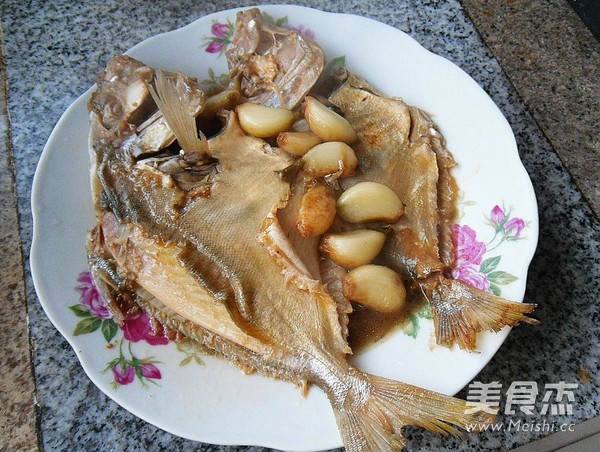 Grilled Pomfret with Garlic recipe