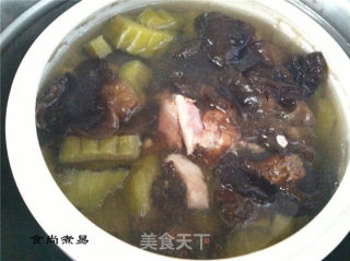 Bitter Melon Fungus Stewed Lean Meat Soup recipe