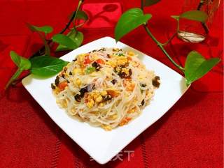 Stir-fried Rice Noodles with Tomato, Egg, Fungus recipe