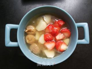 Strawberry Yam and White Fungus Soup recipe