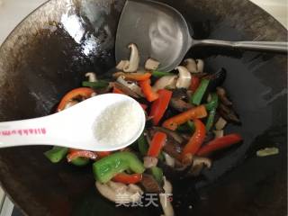 Braised Red Ginseng with Colored Pepper and Mushroom recipe