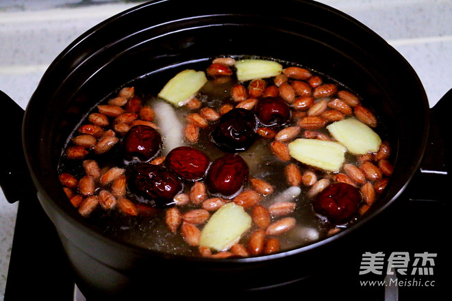 Peanut and Red Date Soup with Chicken Feet recipe