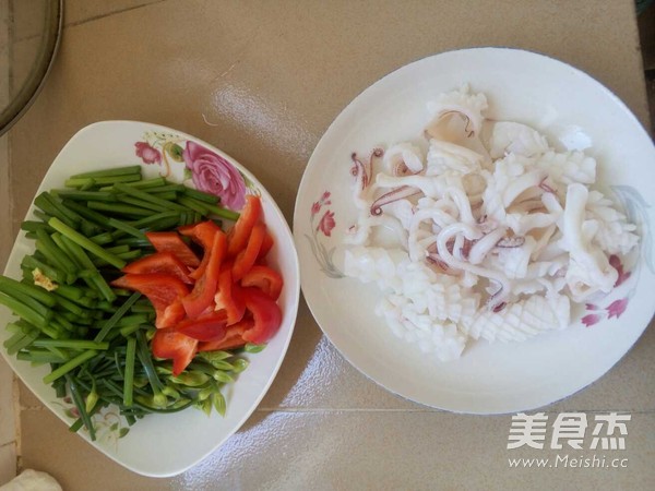 Fried Squid with Chives recipe