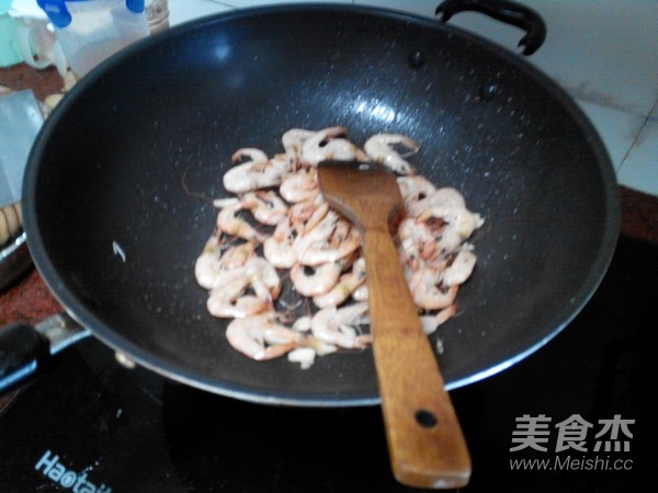 Fried Shrimp with Cucumber Fungus recipe