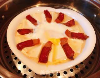#蜡味#bacon Steamed Tofu Lying Egg recipe