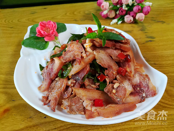 Coriander Mixed with Pork Head recipe