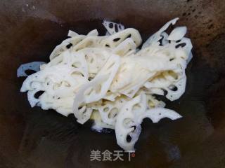 Fried Lotus Root Slices with Green Pepper recipe