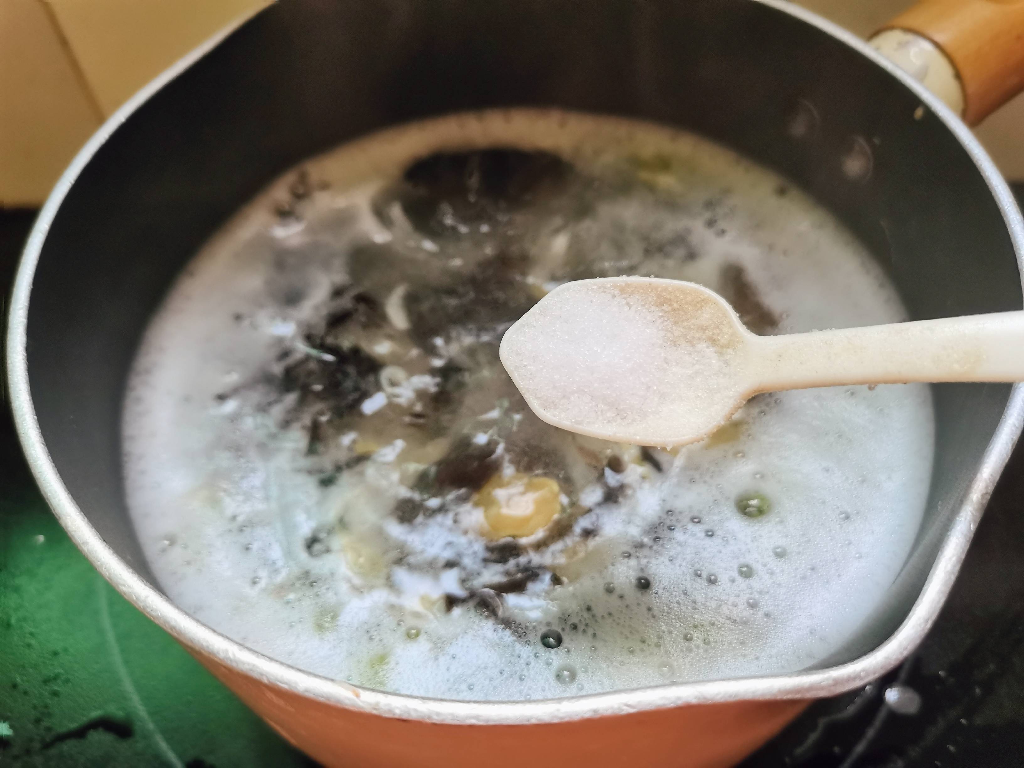 Fungus Egg Shrimp Skin Soup recipe