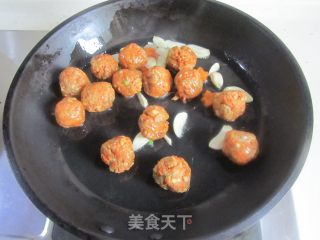 Stir-fried Carrot Balls with Broccoli recipe