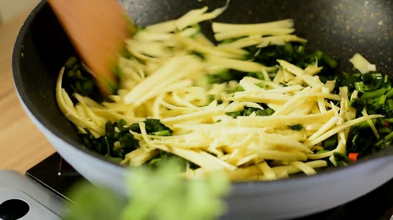 Stir-fried Shredded Pork with Winter Bamboo Shoots and Pickled Vegetables recipe