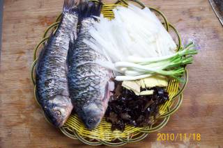 【autumn and Winter Green Shield】--- "garlic Carrot Soup with Carp" recipe