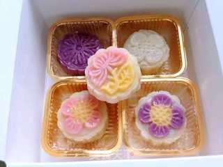 Cranberry Snowy Mooncakes recipe