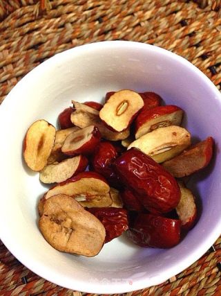 Black Fungus and Red Date Tea recipe