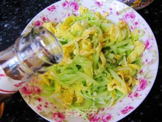Cucumber Mixed with Egg Shreds recipe