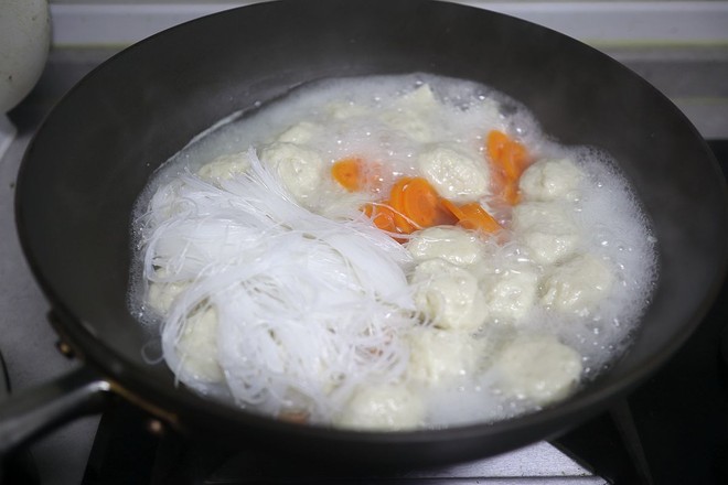 Carrot Fish Ball Vermicelli Soup recipe