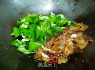 Stir-fried Jars of Meat with Green Peppers recipe