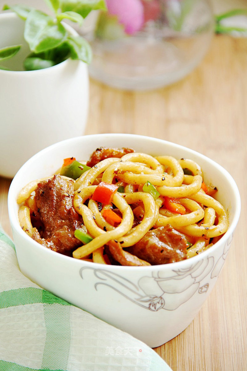 Fried Udon Noodles with Pork and Black Pepper recipe