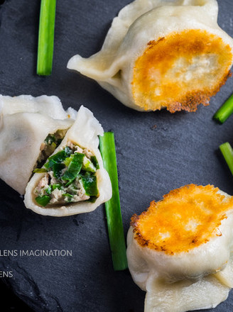 Fried/cooked Chives and Meat Handmade Dumplings