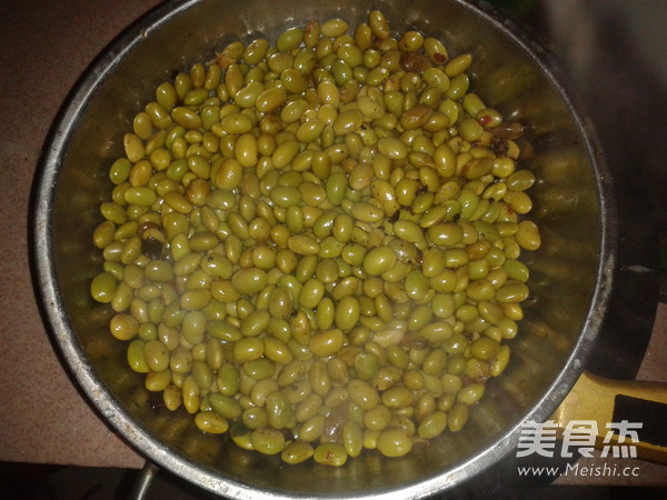 Stir-fried Beans with Green Peppers recipe