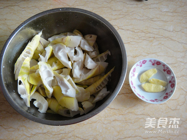 Stewed Bamboo Shoots with Capon recipe