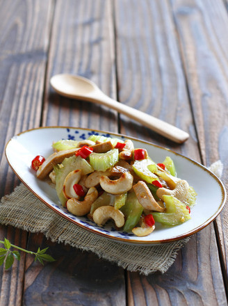 Celery and Cashew Nuts Stir-fragrant and Dried