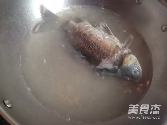 Mushroom, Tofu and Crucian Carp Soup recipe