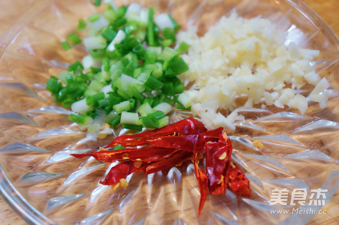 Bean Sprouts Mixed with Cabbage Shreds recipe