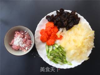 Stir-fried Pork with Double-ear Cauliflower recipe