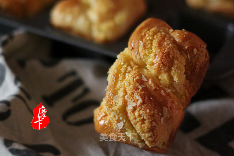 Crispy and Delicious Coconut Bread [coconut] recipe