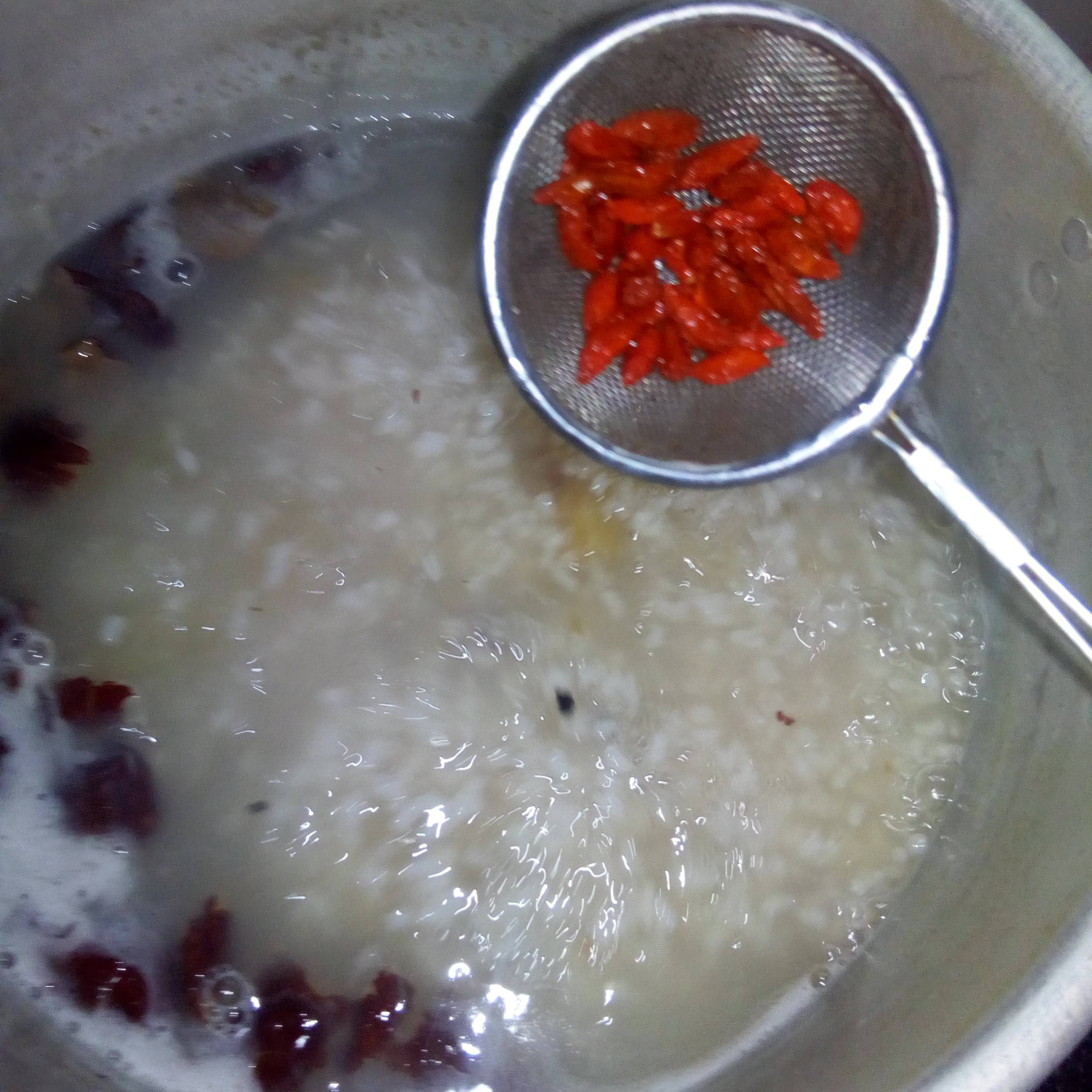 White Fungus, Red Dates, Wolfberry Porridge recipe