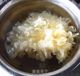 White Fungus Stewed Pear recipe