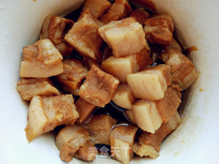 Braised Pork Belly with Cabbage and Seaweed recipe