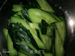 Fried Fungus with Sliced Pork and Cucumber recipe