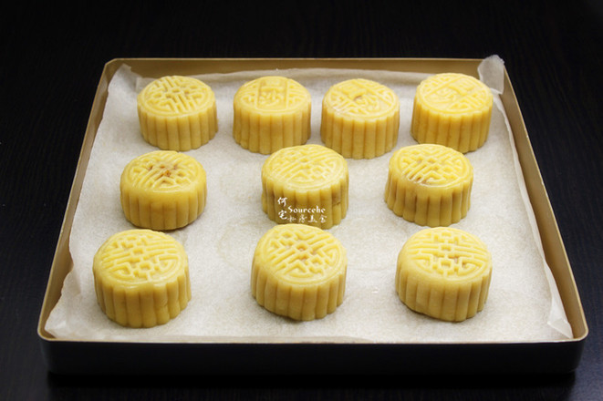 Cantonese-style Lotus Paste and Egg Yolk Mooncakes recipe