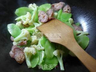 Stir-fried Lettuce with Cauliflower Spicy Sausage recipe