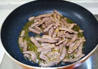 Stir-fried Steak with Green Peppers and Carrots recipe