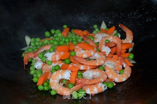 Fried Shrimp with Peas recipe