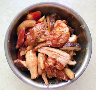 Steamed Chicken with Xiangru Sausage recipe