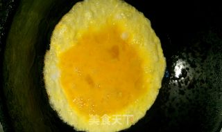 Fresh and Small Fried---scrambled Eggs with Lettuce and Fungus recipe