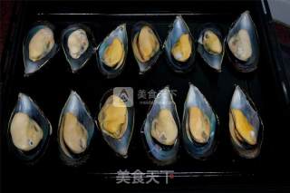 Baked Mussels with Wasabi Cheese recipe