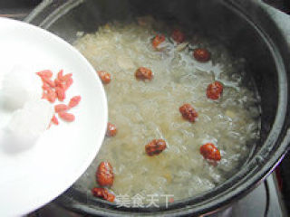 Nourishing Beauty-rock Sugar, White Fungus and Lotus Seed Soup recipe