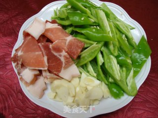 Fried Pork with Chili recipe