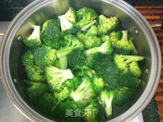 Broccoli Pork in Claypot recipe