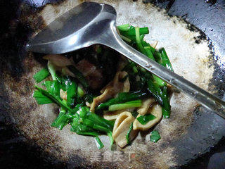 Stir-fried Leek with Soy Protein recipe